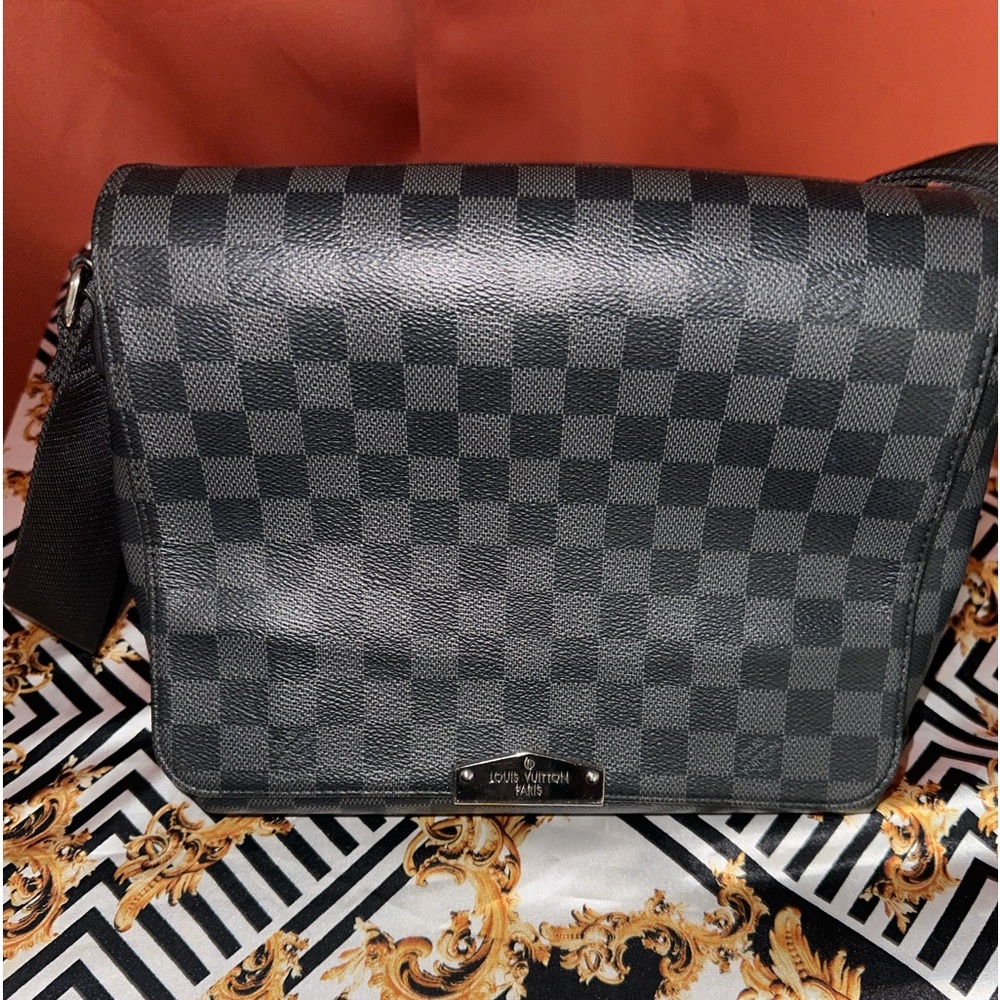 LOUIS VUITTON DISTRICT NM MESSENGER BAG - DAMIER GRAPHITE PM